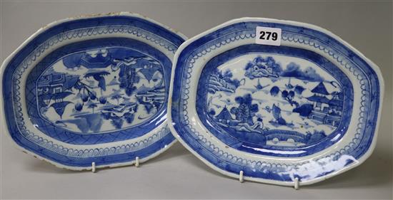 A pair of Chinese blue and white plates 10.25in.